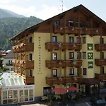 Отель Dolomitenhotel 3*