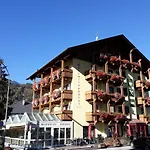 Отель Dolomitenhotel